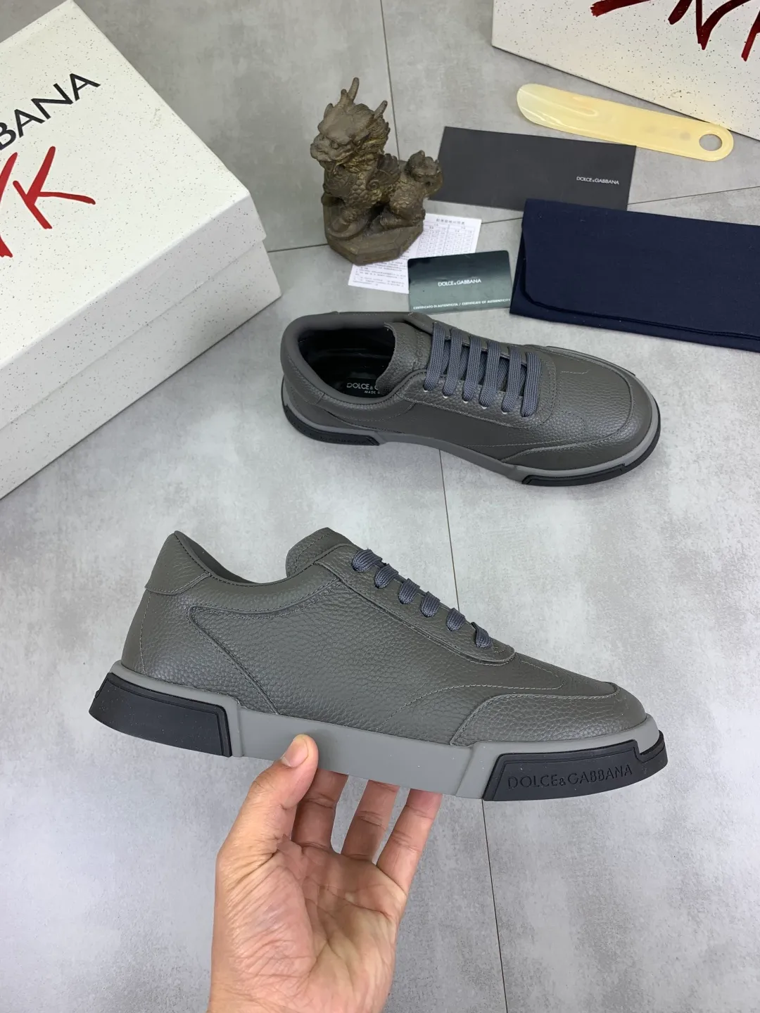 Men's shoes 💰P520 new model (DG-Dolce & Gabbana) latest popular 🔥🔥casual shoes, with brand signature details on the tongue, imported first-layer pebbled cowhide fabric, fashionable and versatile, can add luster to various looks. Create an exquisite design with unique dynamic vitality and modern atmosphere, showing modern elegance. Size: 38-44 (45 46 customized) Color: 4️⃣ colors available
